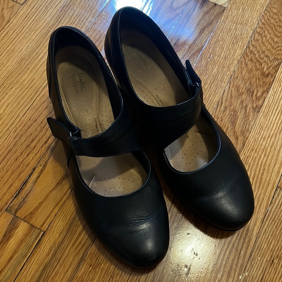 Clarks Mary Jane Size 11W Black Leather 11 Wide - Picture 2 of 16